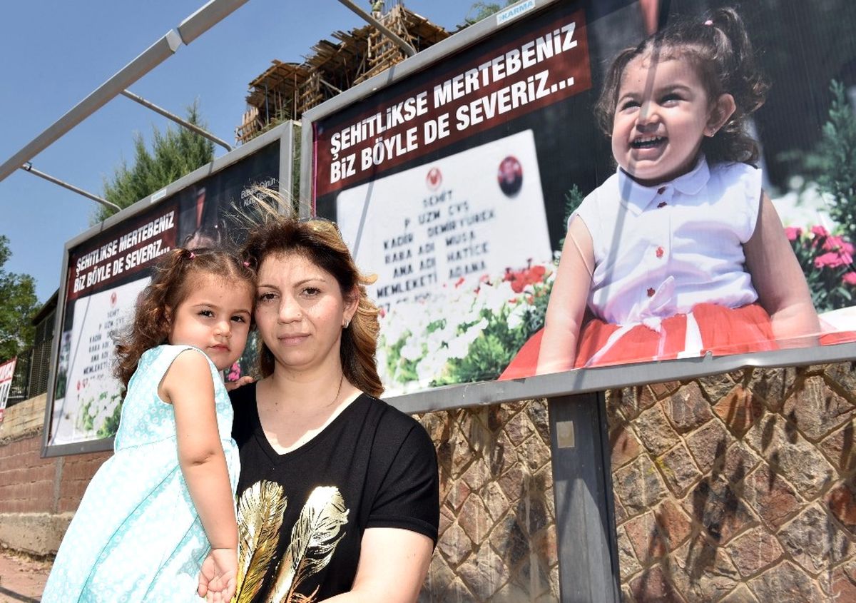 Şehit Kızı, Babasının Babalar Günü\'nü Bilboardla Kutladı