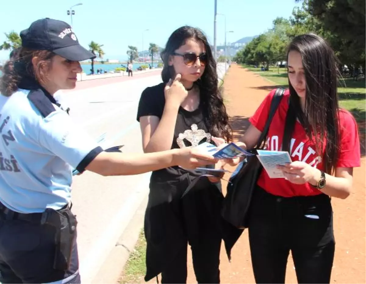 Polis Denizde Boğulmalara Karşı Türkçe ve Arapça Broşür Dağıttı