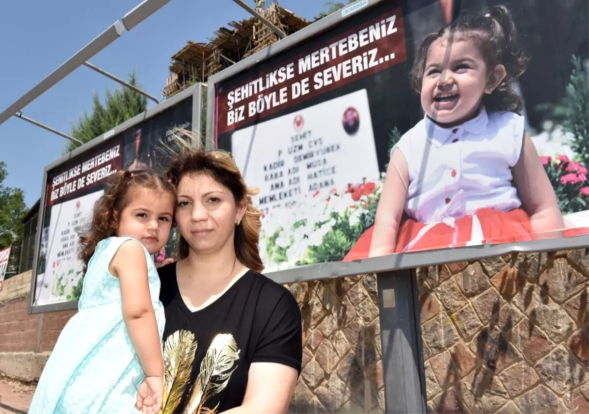 Şehit Kızı, Babasının Babalar Günü\'nü Bilboard\'la Kutladı