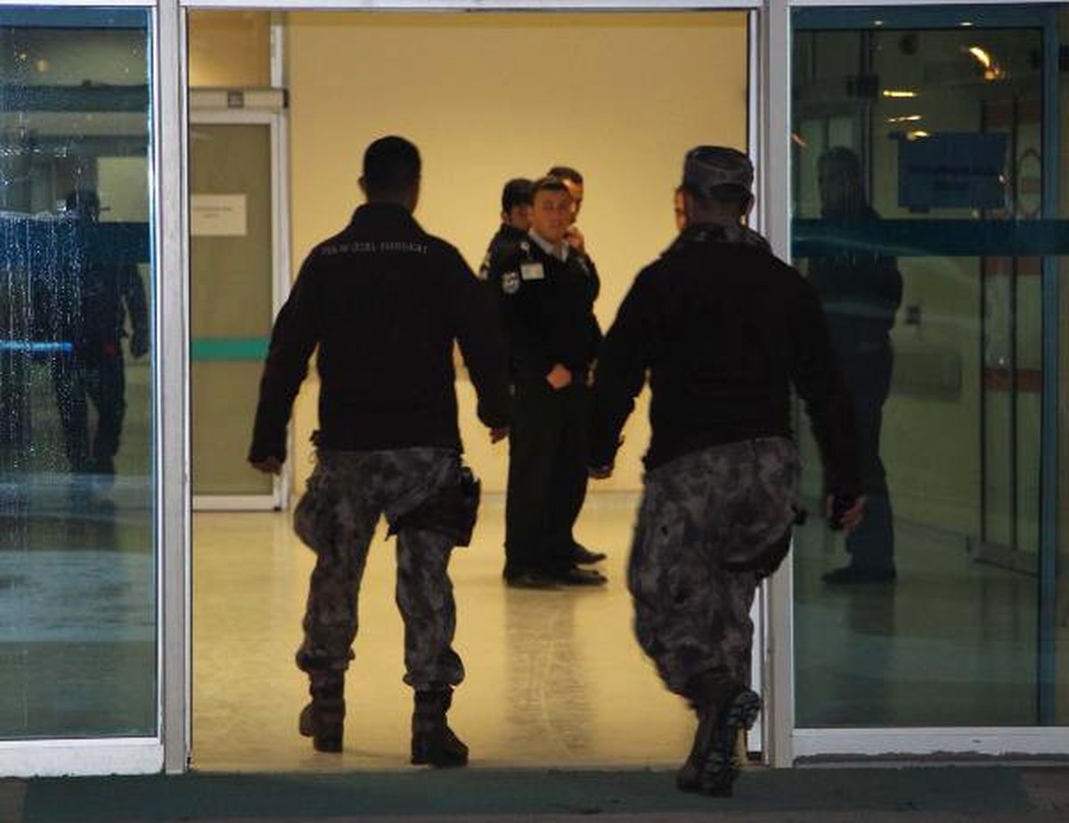 Sivas\'ta Polisin Kazara Ateş Alan Silahı 3 Meslektaşını Yaraladı