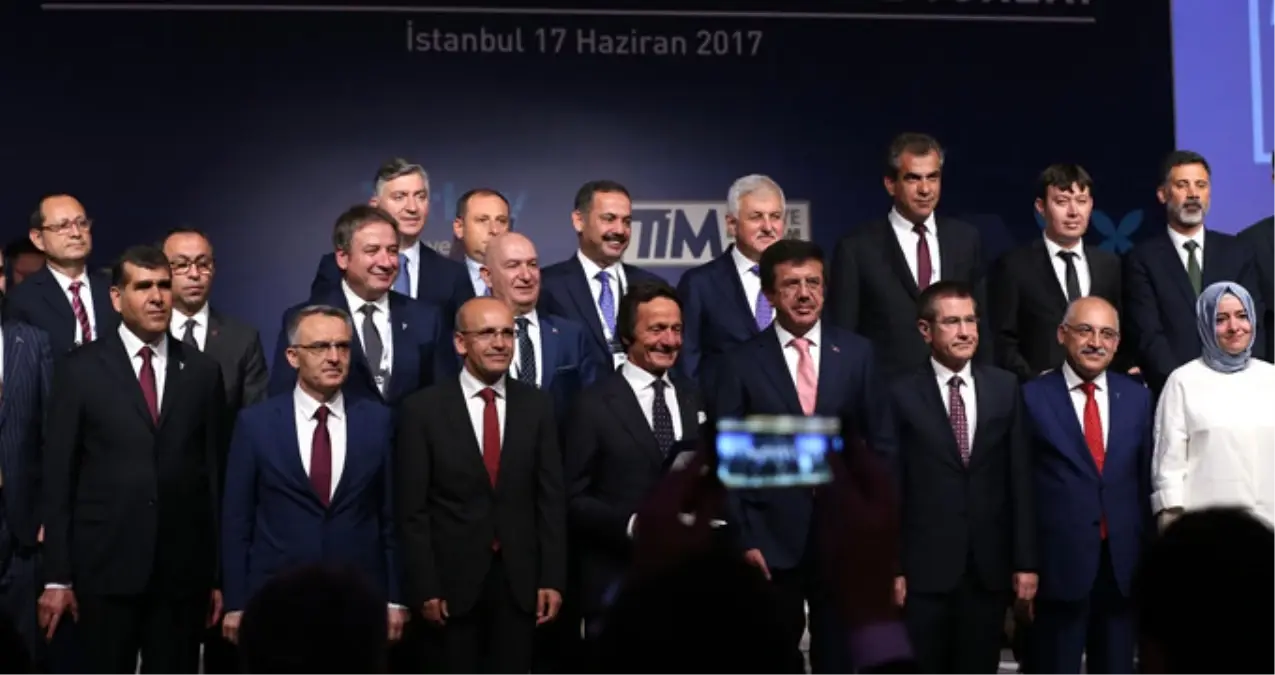 TİM Ödül Töreninde Sunucu Bakanları Karıştırınca Gülümseten Anlar Yaşandı