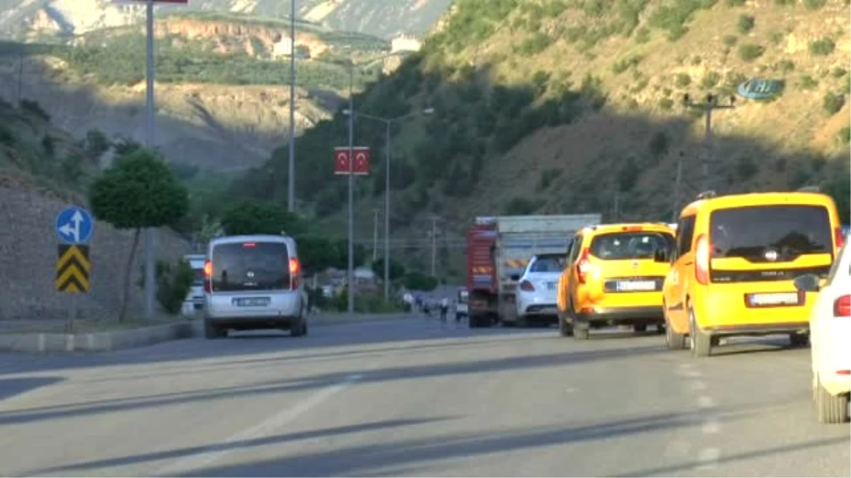 Tunceli\'de Aracı Yakılan Öğretmenin Ailesi İyi Haber Bekliyor