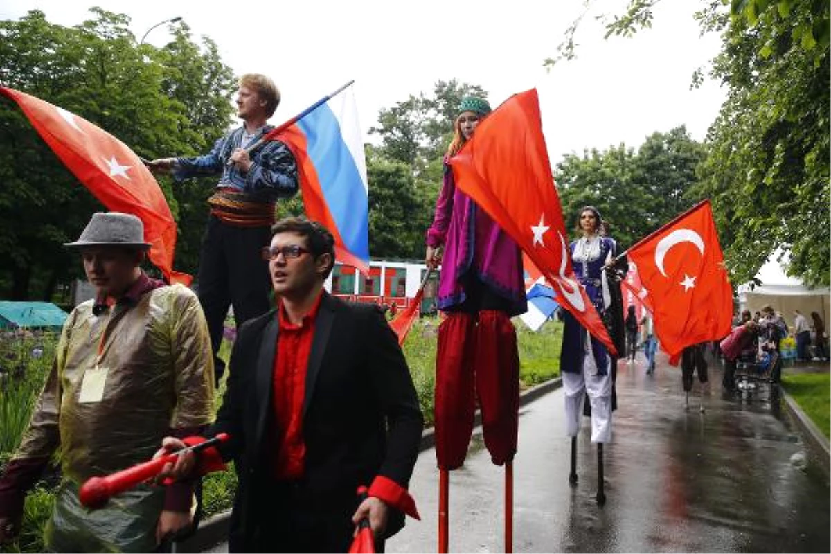 Türkiye Festivali\' Moskova\'da Büyük Coşkuyla Başladı