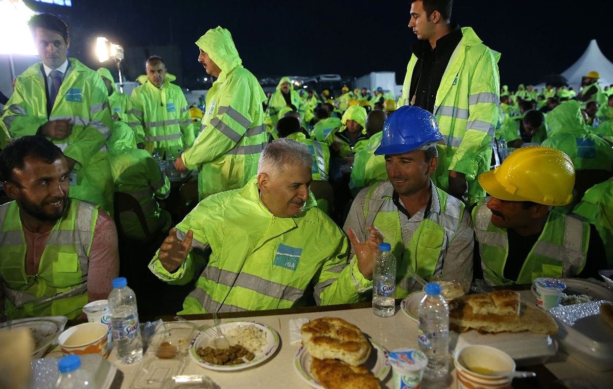 Yıldırım, 3. Havalimanı İşçileriyle İftar Yaptı