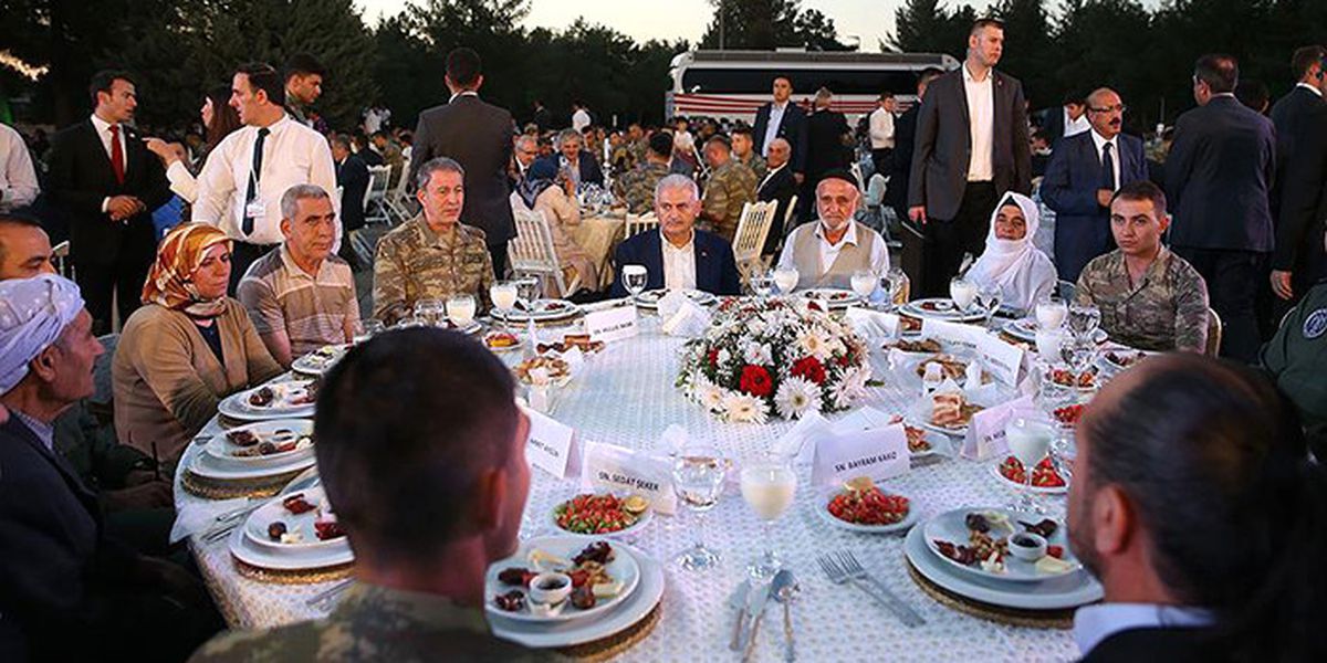 Yıldırım, Şehit Aileleri ve Askerlerle İftarda Buluştu