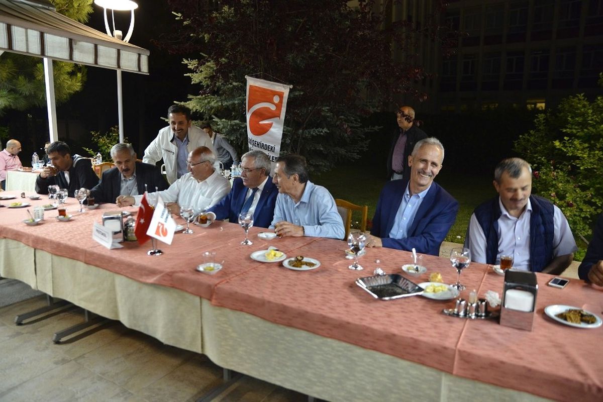Başkan Ataç Üç Ayrı İftarda Vatandaşlar ile Buluştu