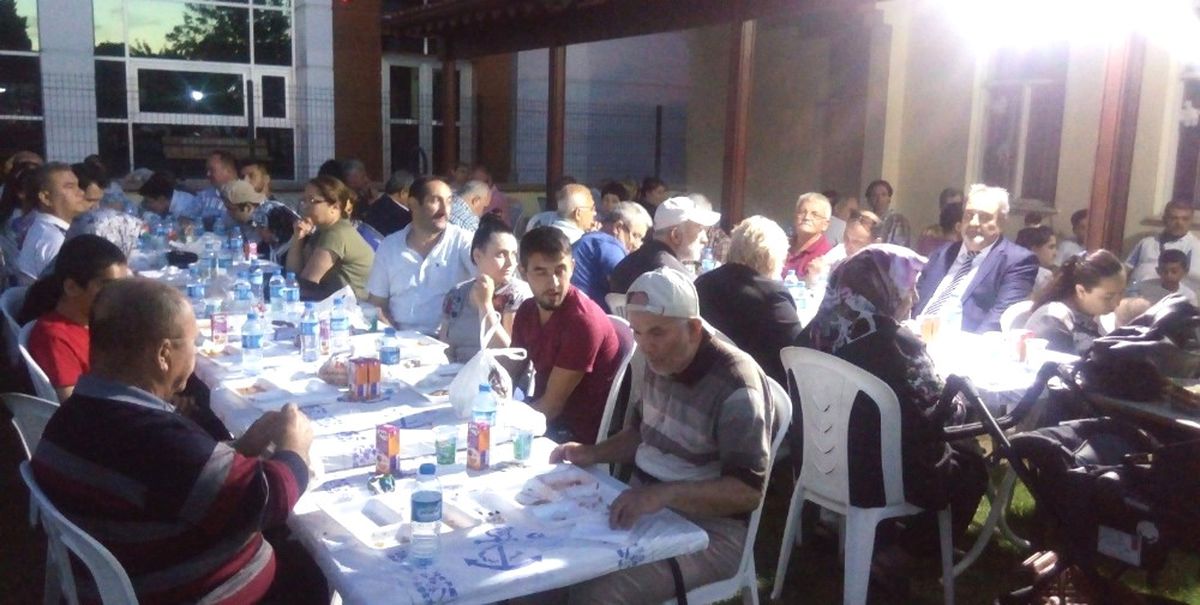 Burhaniye\'de Engelliler İftar Yemeğinde Buluştu