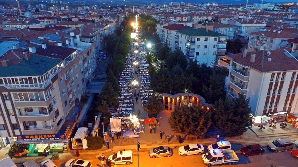 Gölbaşı Belediyesi\'nin Mahalle İftarları Devam Ediyor
