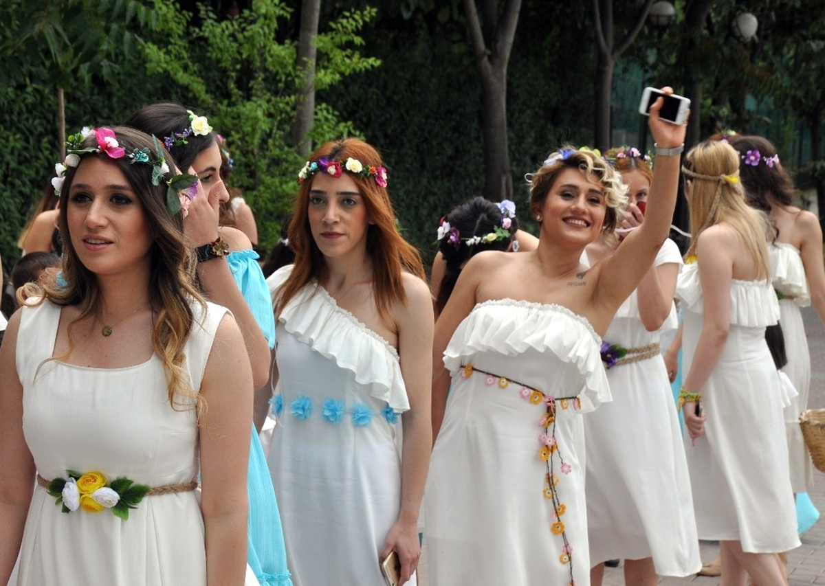 Ihlamur Festivali\'nde Dostluk ve Barış Ihlamuru Kaynatıldı