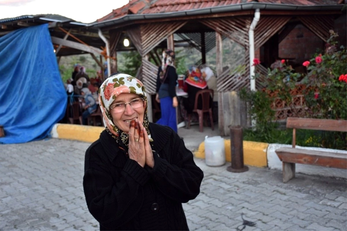 Kıbrıs Gazisi Eşi İçin Köyde 500 Kişiye İftar Verdi