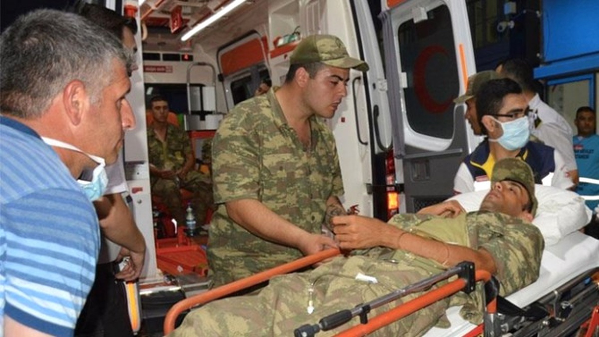 Manisa\'da Kışladaki Zehirlenmeye 21 Gözaltı (6)