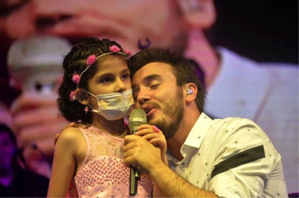 Mustafa Ceceli Kanser Hastası Kızın Hayalini Gerçekleştirdi