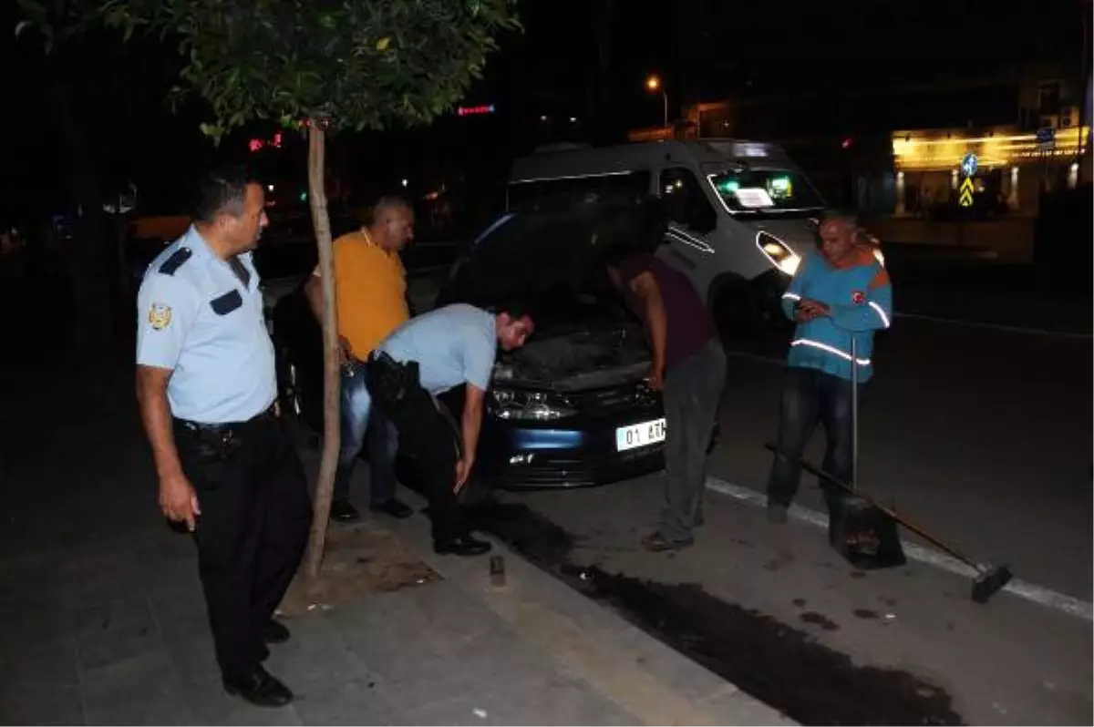 Otomobilin Motoruna Sıkışan Kediyi Polis Kurtardı