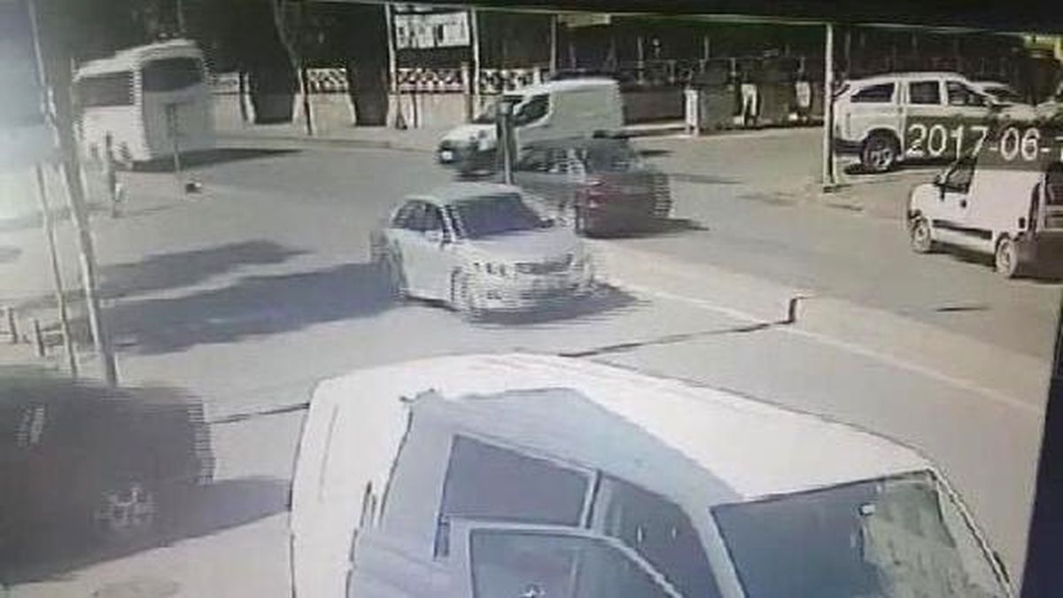 Otomobilin Yayaya Çarptığı An