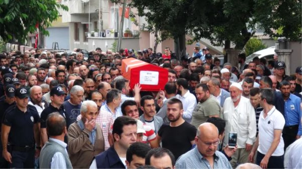 Şehit Yakup Yılmaz\'ın Cenazesi Baba Evine Son Kez Getirildi