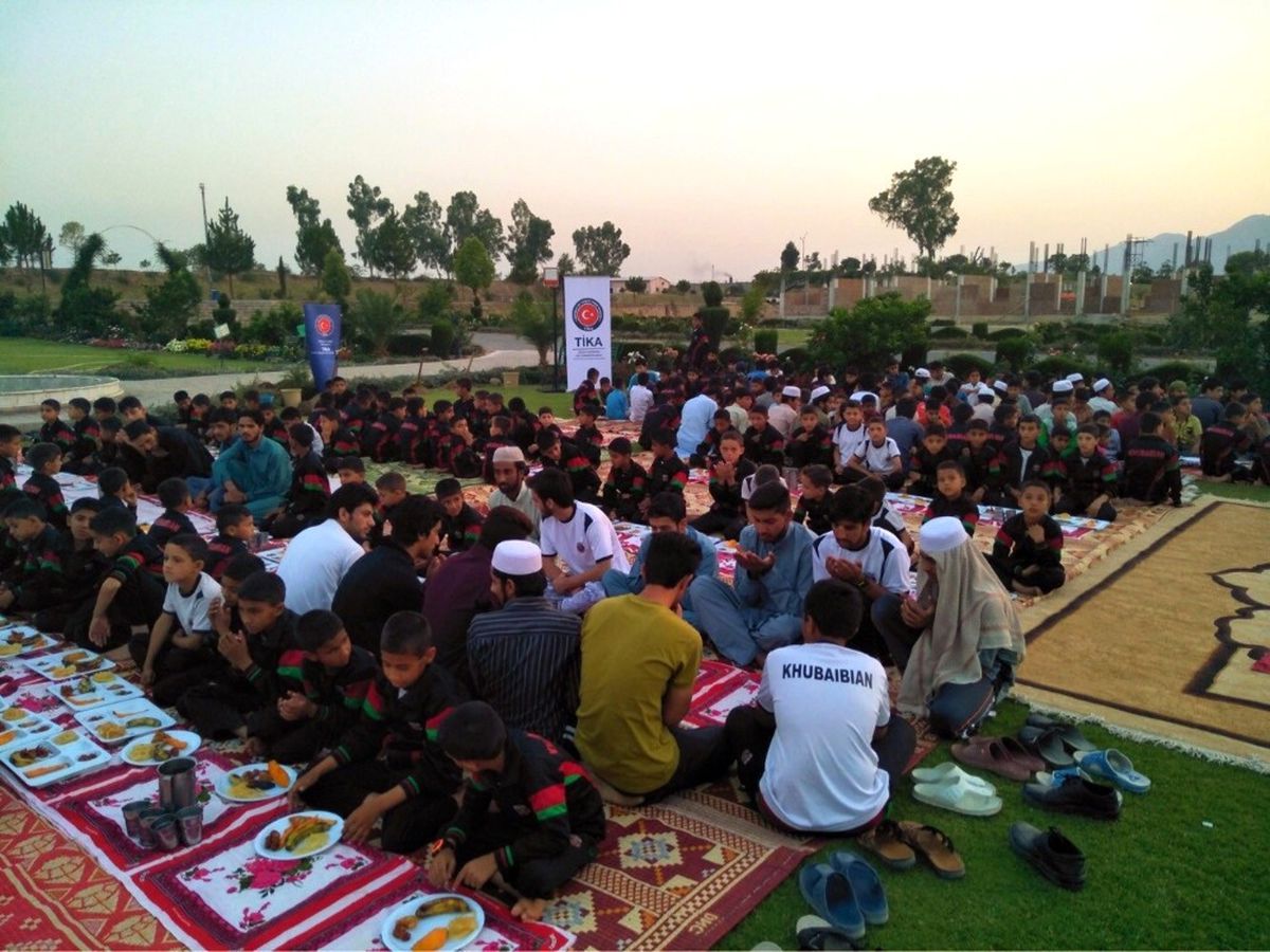 Tika\'dan Pakistan\'da Bin 100 Yetime İftar
