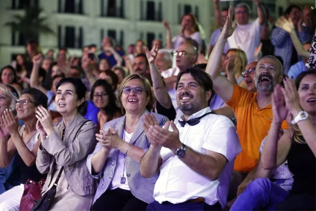 Tiyatro Festivaline Muhteşem Kapanış