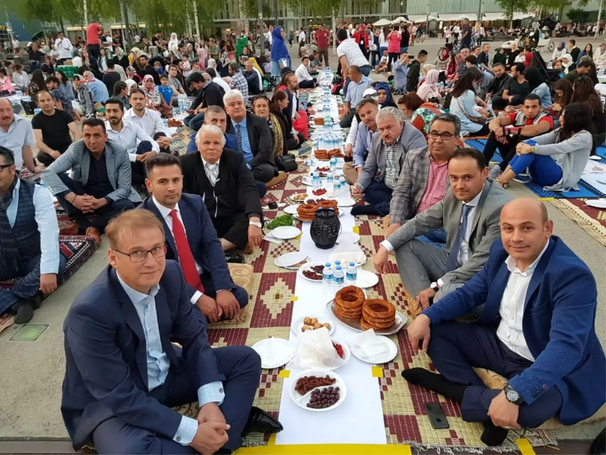 Zürih\'te Açık Hava Iftarı