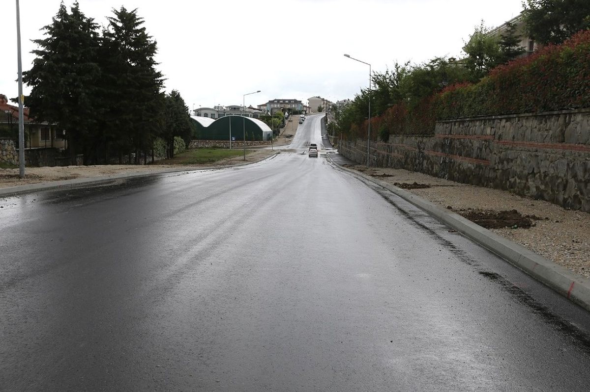 Altınışık Caddesi Sıcak Asfaltla Buluştu