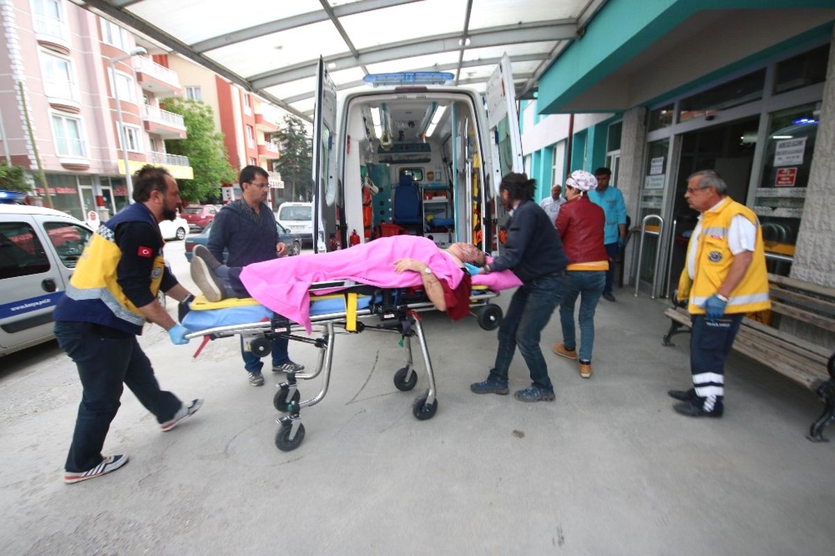 Antalya\'da Trafik Kazası: 1 Yaralı