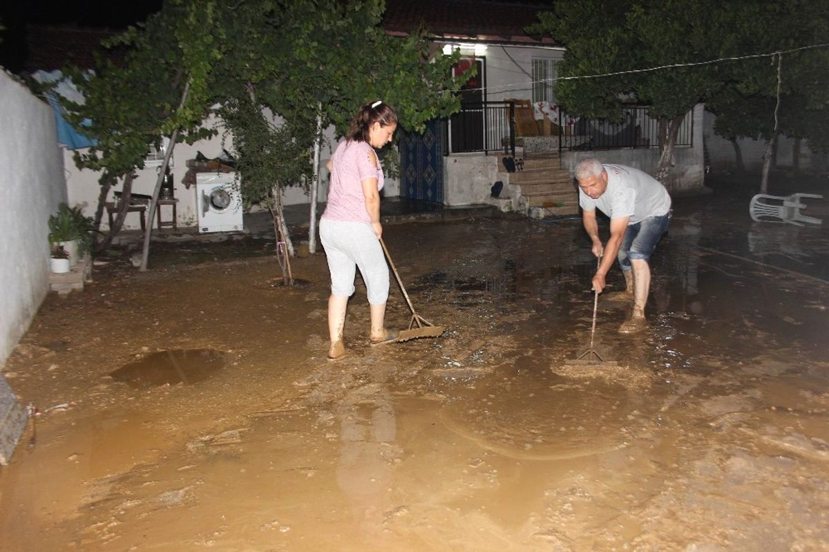 Aydın\'da Evleri Jeotermal Suyu Bastı