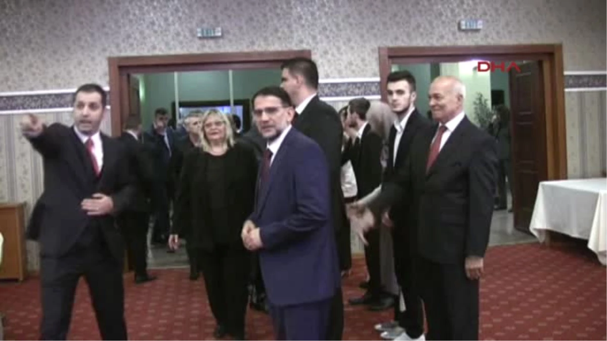 Bakan Çavuşoğlu, Makedonya\'da Iftar Programına Katıldı