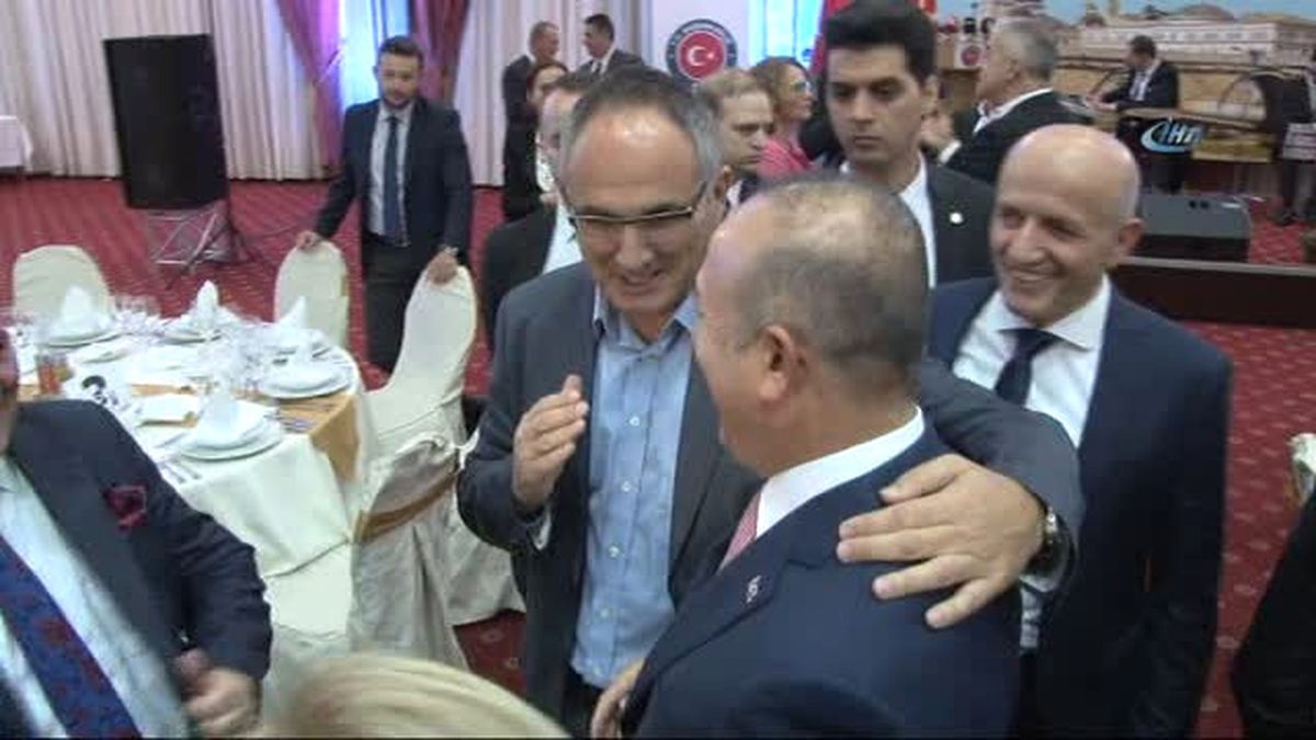 Bakan Çavuşoğlu Makedonya\'da İftar Yemeğine Katıldı