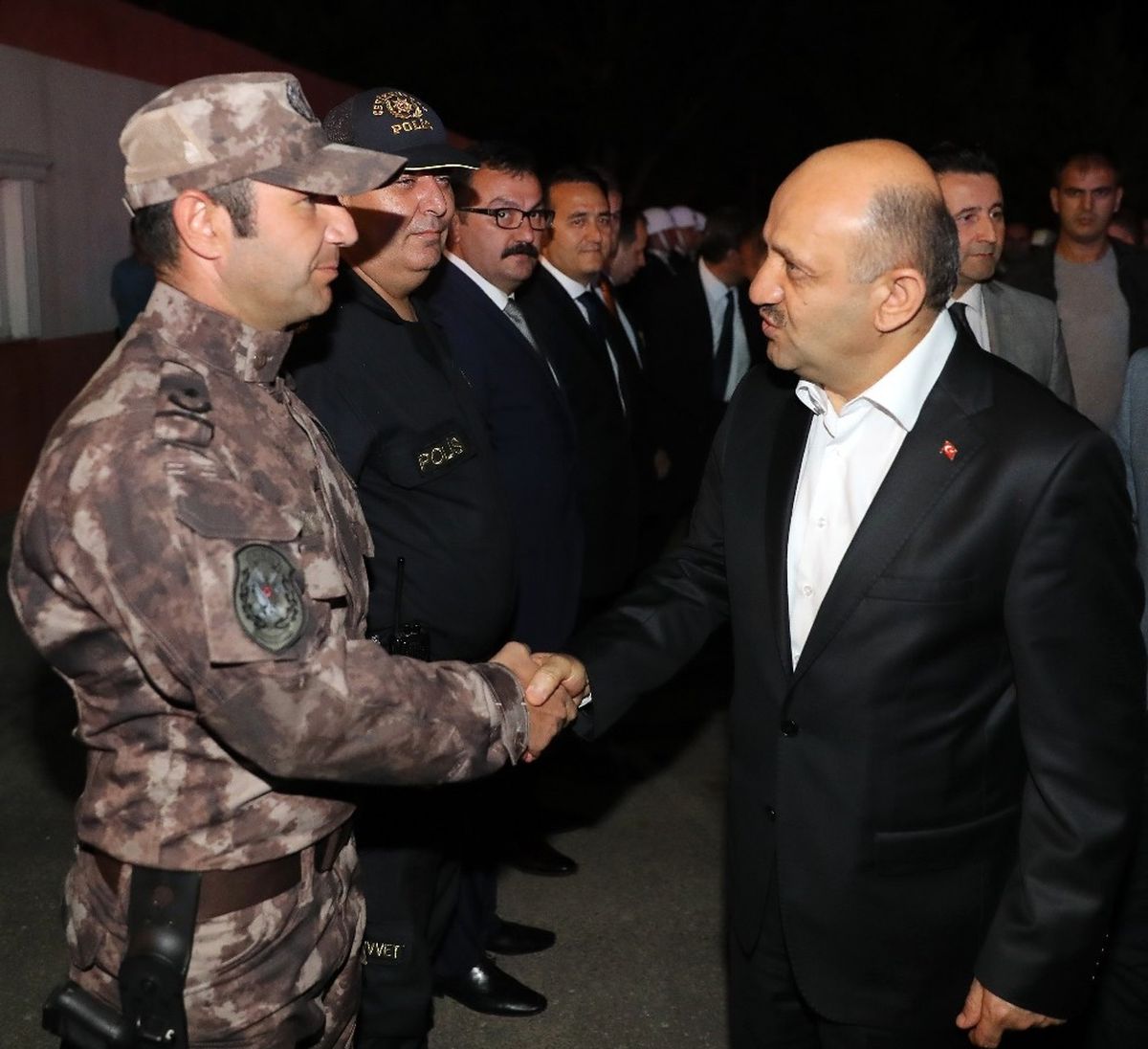 Bakan Işık Mardin\'de Polislerle Bir Araya Geldi