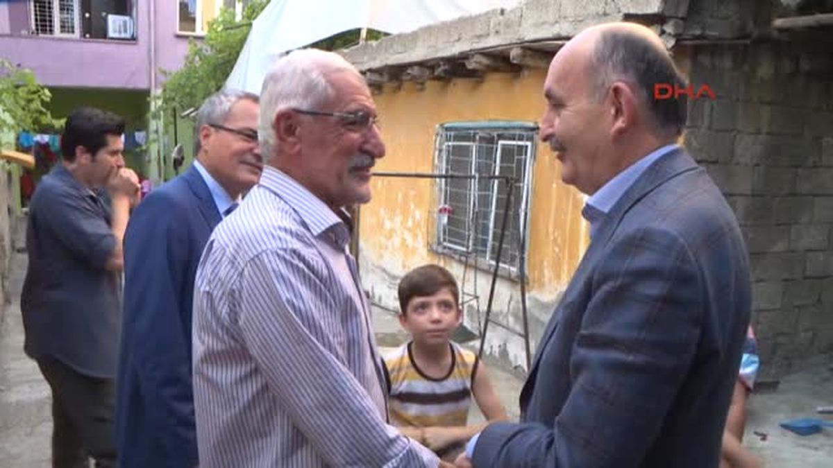 Bakan Müezzinoğlu\'ndan \'Çat-kapı\' Ramazan Ziyaretleri