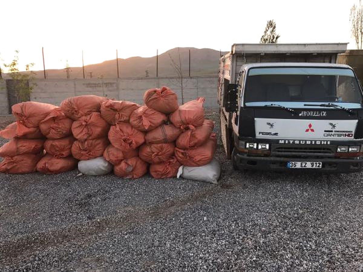 Başkale\'de 1 Ton Kaçak Tütün Ele Geçirildi
