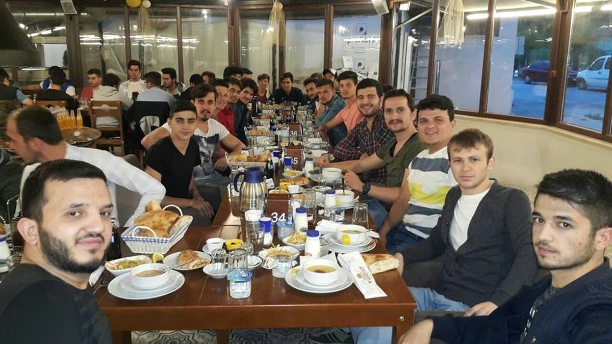 Başkan Duymuş, Gençlerle İftar Sofrasında Buluştu