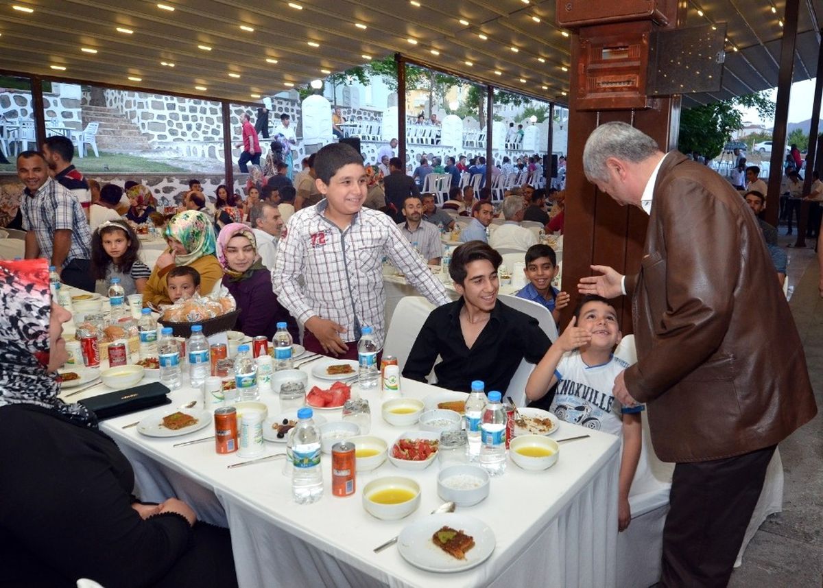 Başkan Polat Belediye Çalışanları ile İftarda Bir Araya Geldi
