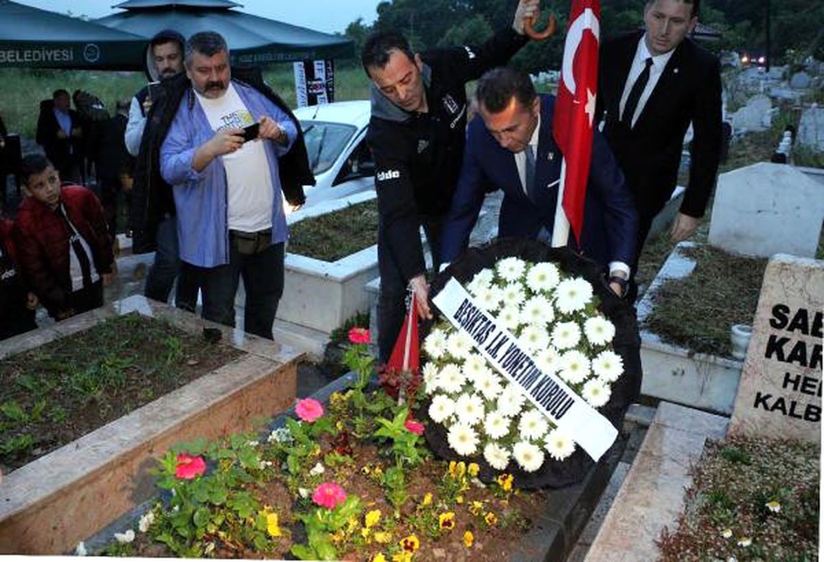 Beşiktaş, Şehit Emniyet Müdürünün Mezarına Şampiyonluk Kupasını Götürdü