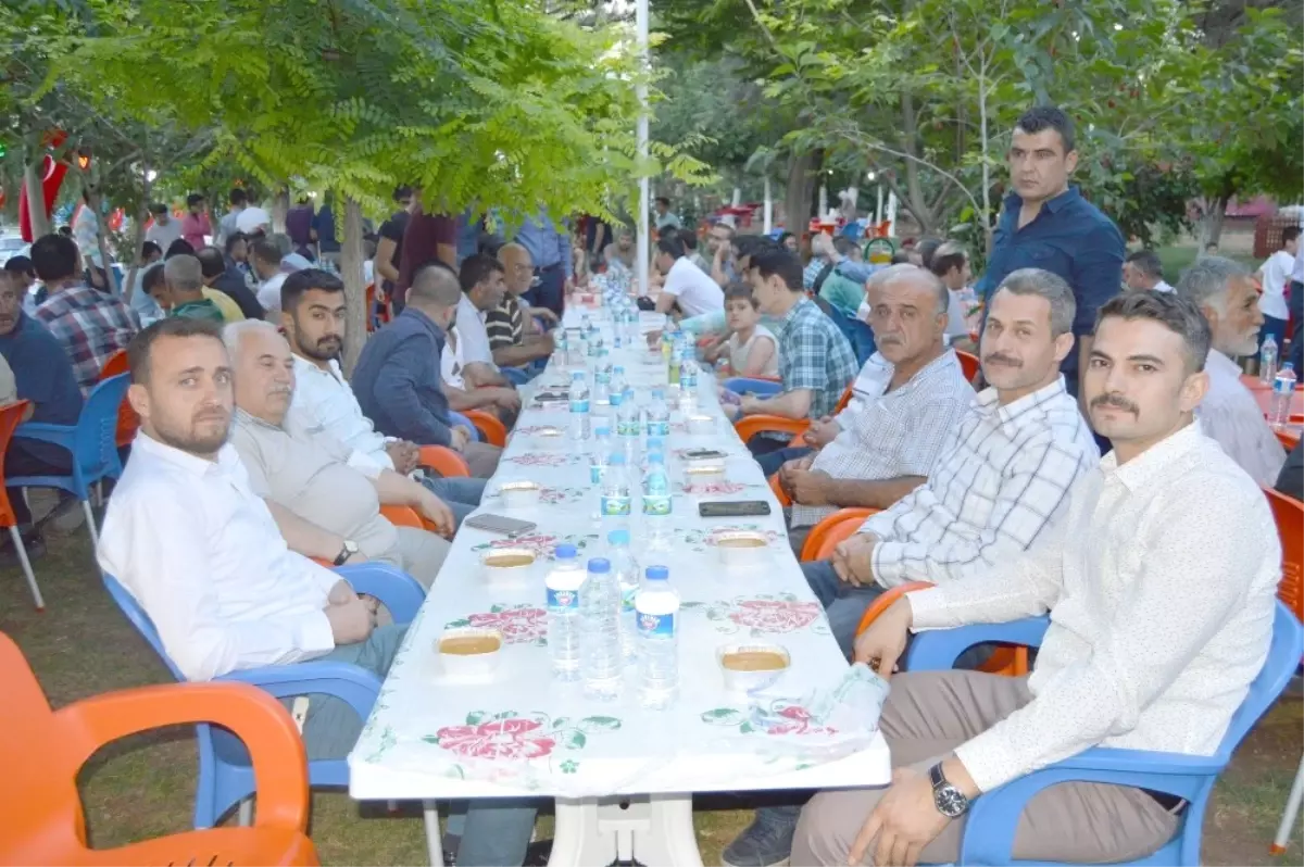 Besni Ülkü Ocaklarından İftar Yemeği