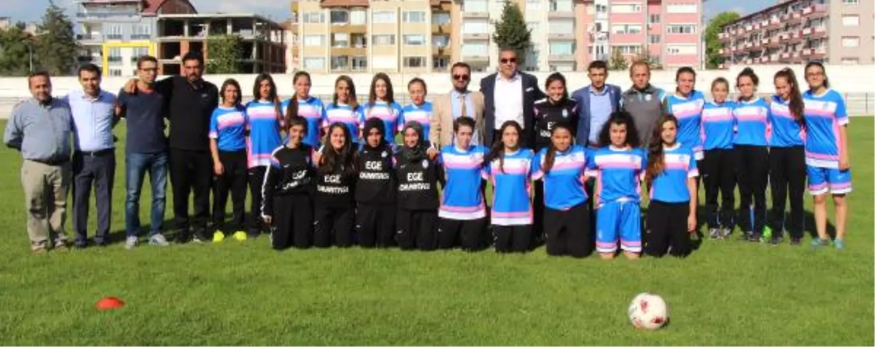 Burdurspor Kadın Futbol Takımı Kurdu