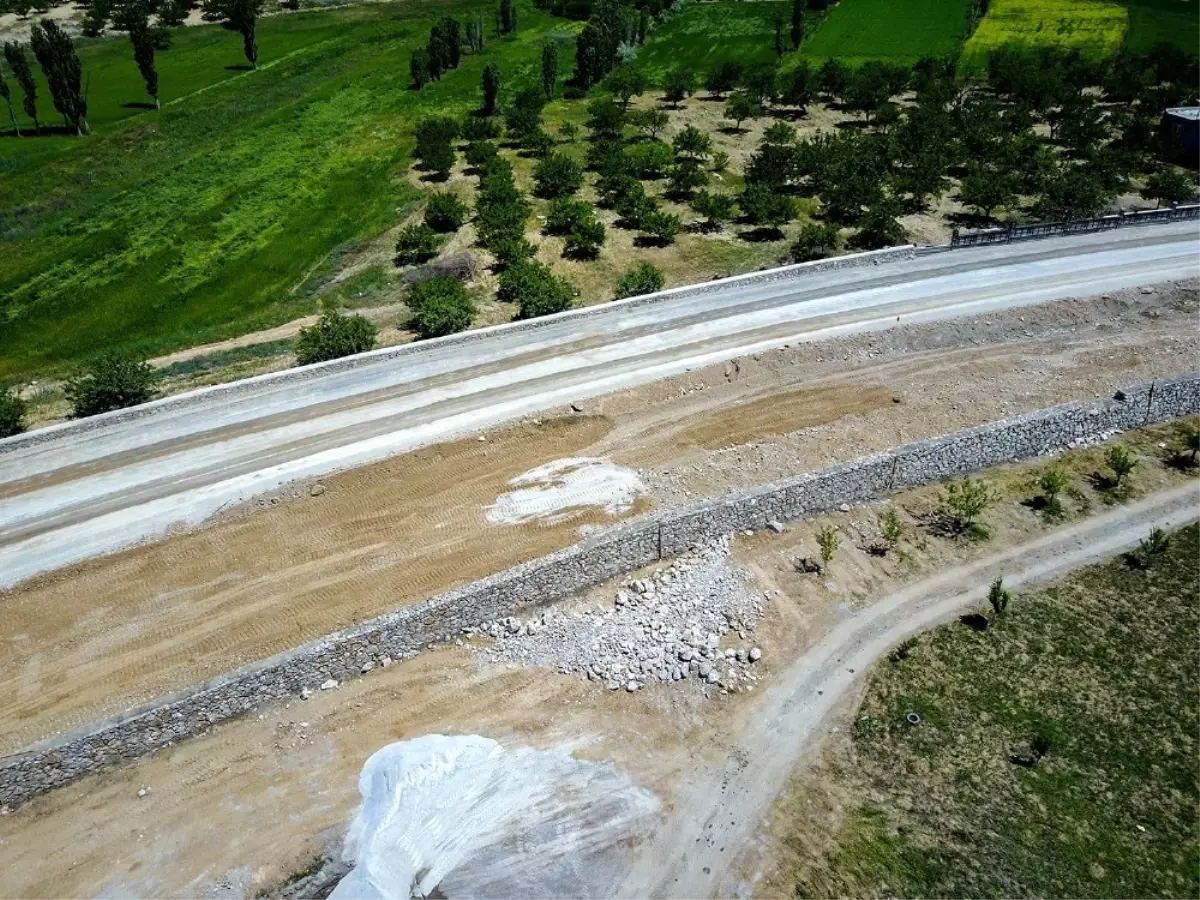 Büyükşehir Belediyesi Sel ve Toprak Kaymasına Karşı Önlem Alıyor