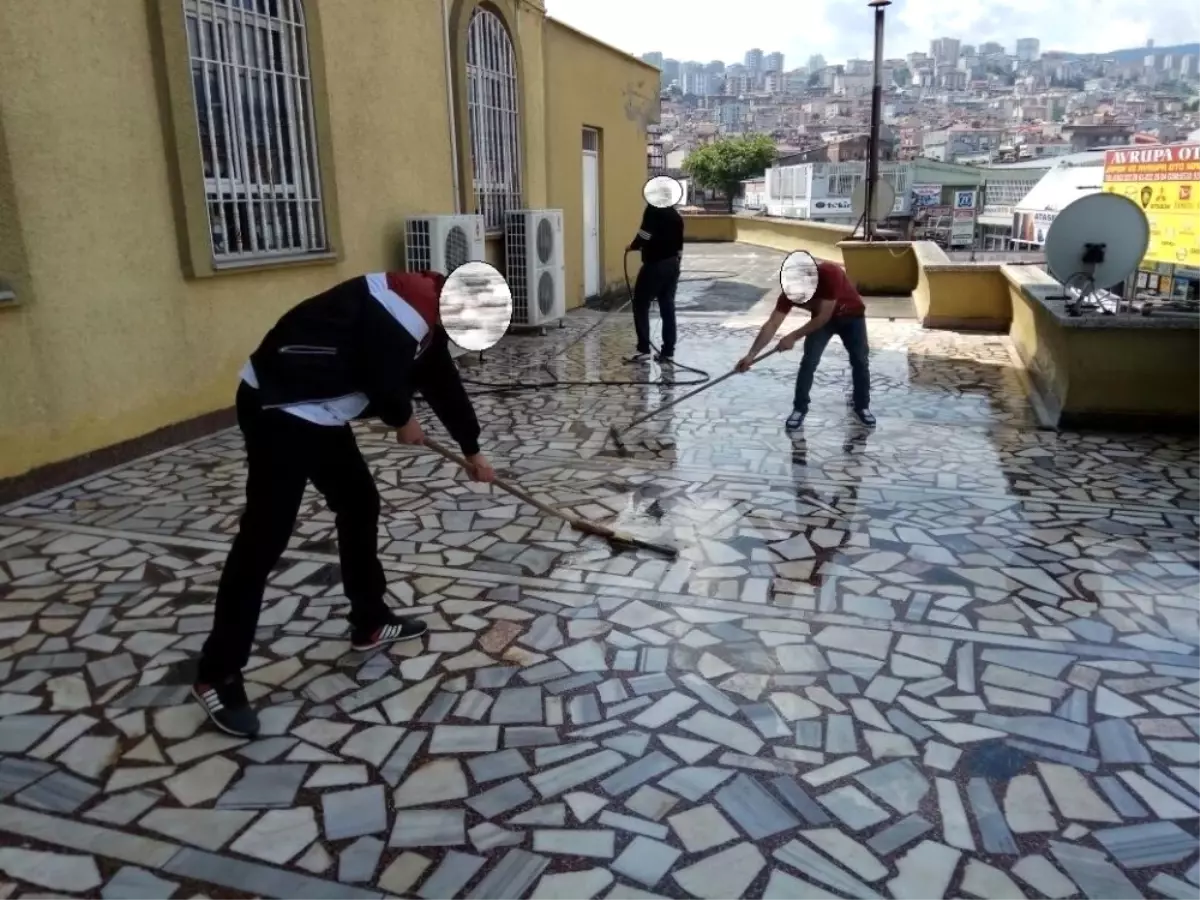 Cezalarını Kamu Yararına Çalışarak Çekiyorlar