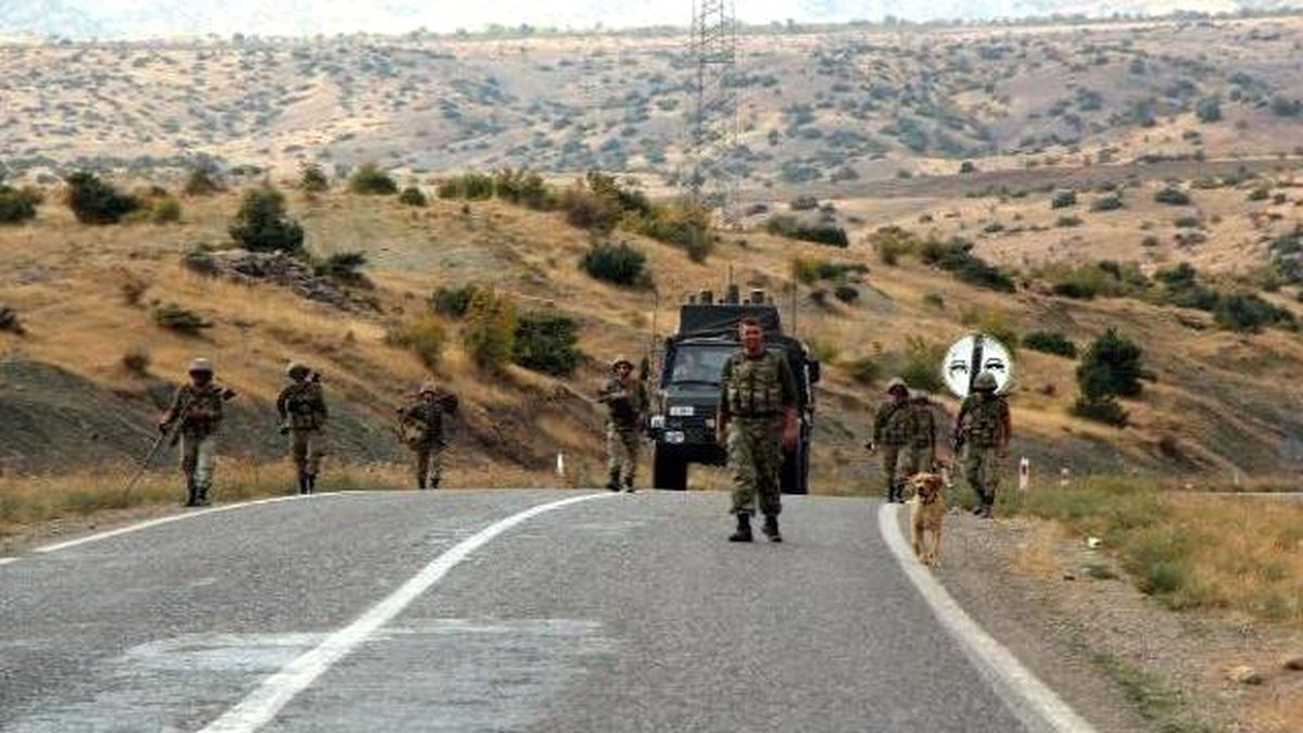 Diyarbakır\'da Yola Tuzaklanan 100 Kilogramlık Patlayıcı İmha Edildi