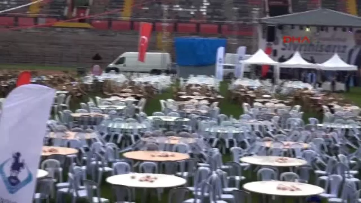 Eskişehir - Bakan Avcı Stadyumdaki Iftar Yemeğine Katıldı