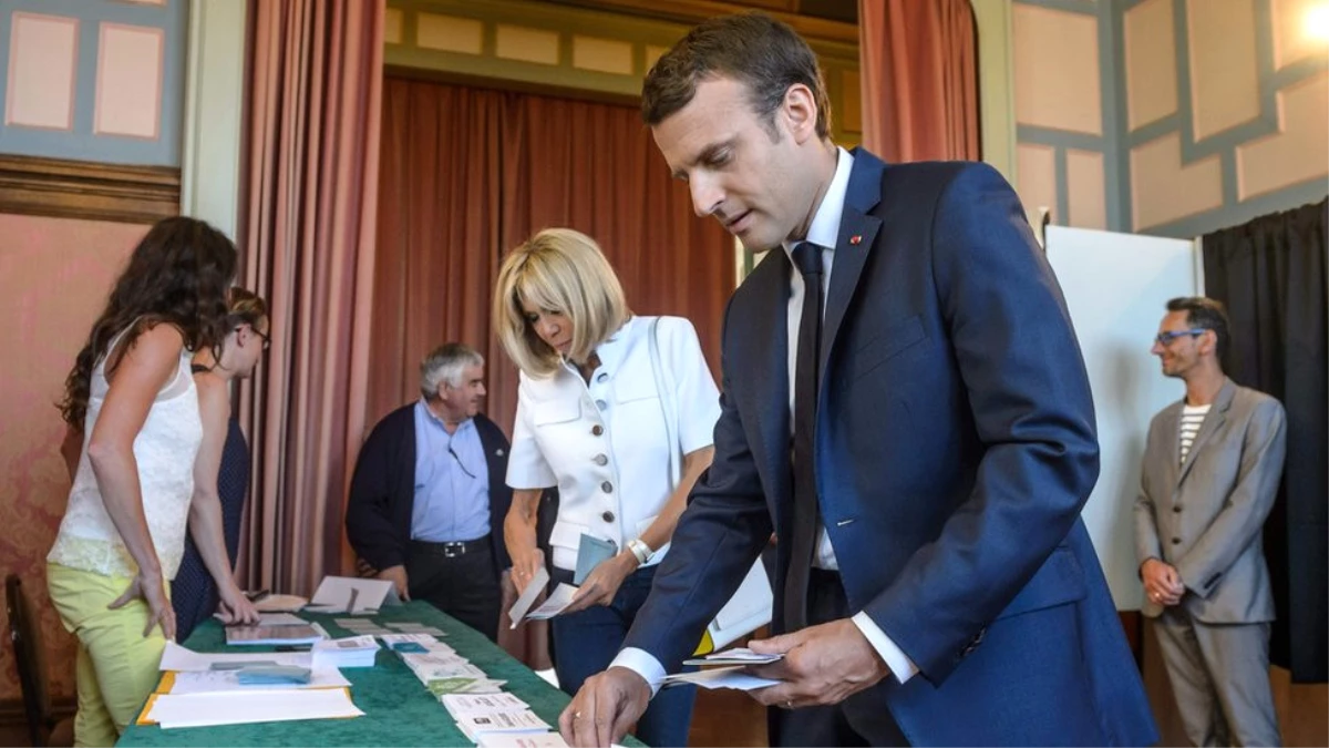 Fransa\'da Macron\'un Partisi Parlamentoda Salt Çoğunluğu Kazandı