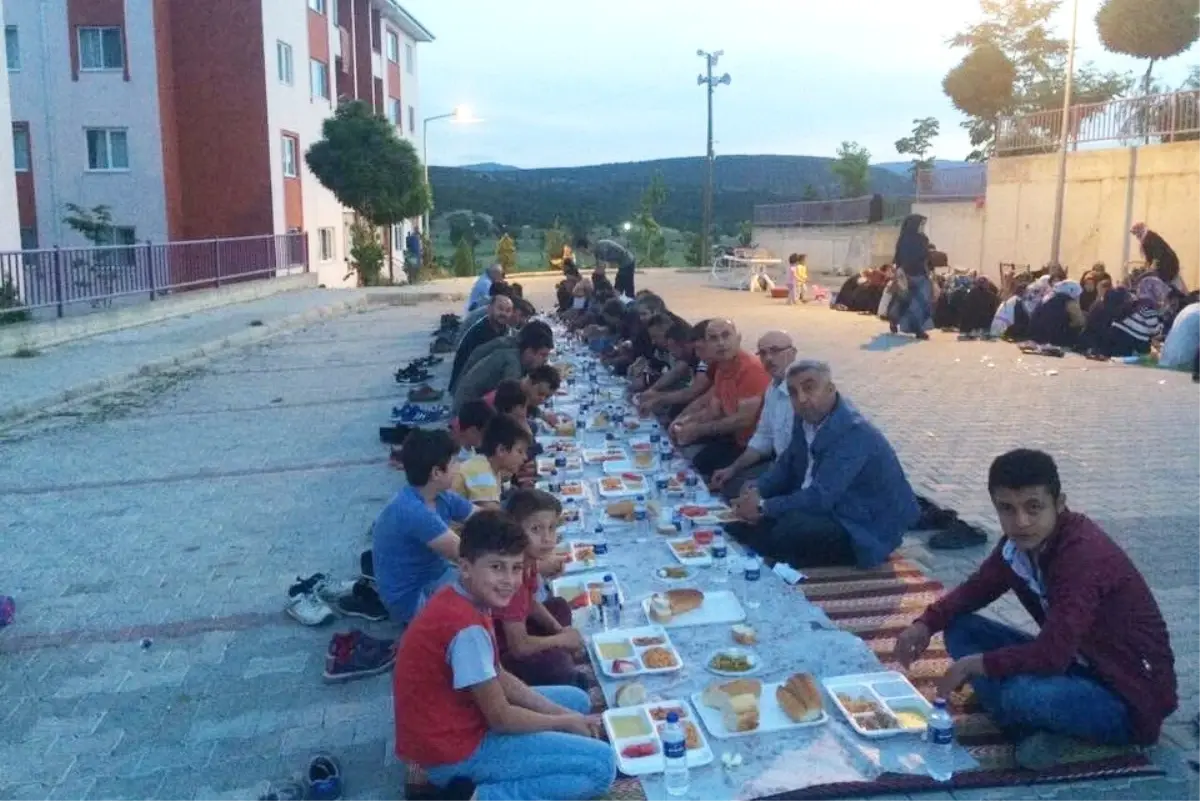 Hisarcık Deprem Konutlarında Toplu İftar