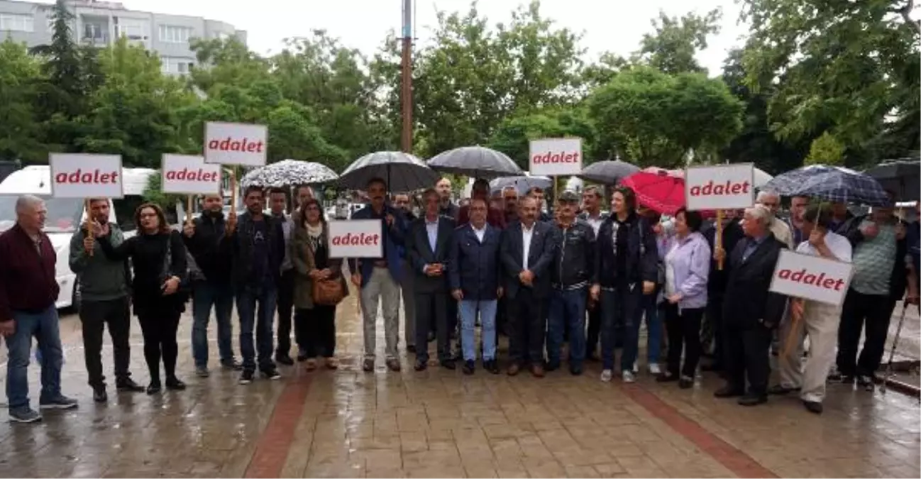 Keşan\'da CHP\'lilerden Yağmur Altında \'Durma\' Eylemi