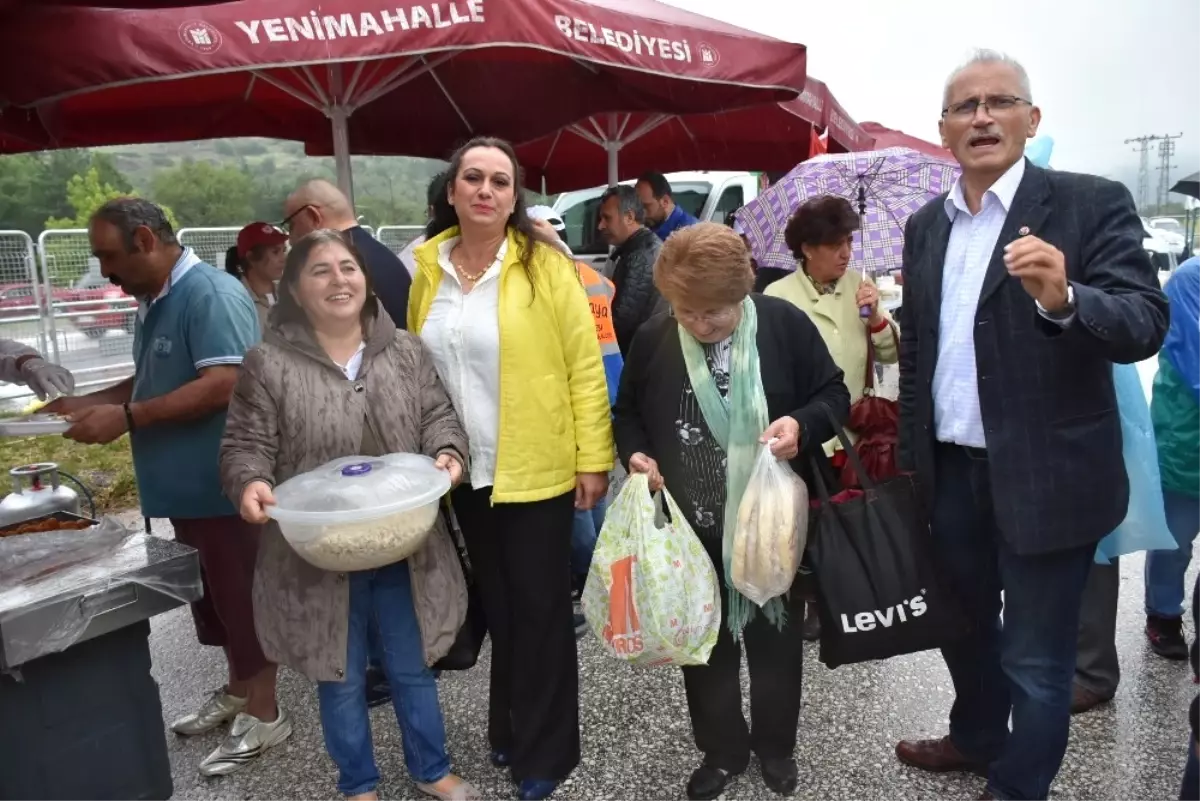 Kılıçdaroğlu\'na Kızılcahamam\'da Yöresel Yemek İkramı