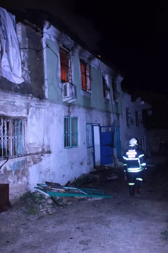 Kuşadası’nda Tarihi Ev Alevlere Teslim Oldu Son Dakika