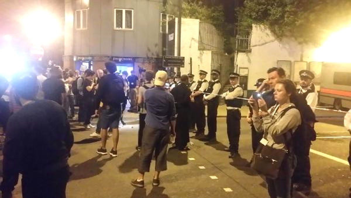 Londra\'da Kamyonet Yayaların Arasına Daldı, 1 Kişi Öldü (6)