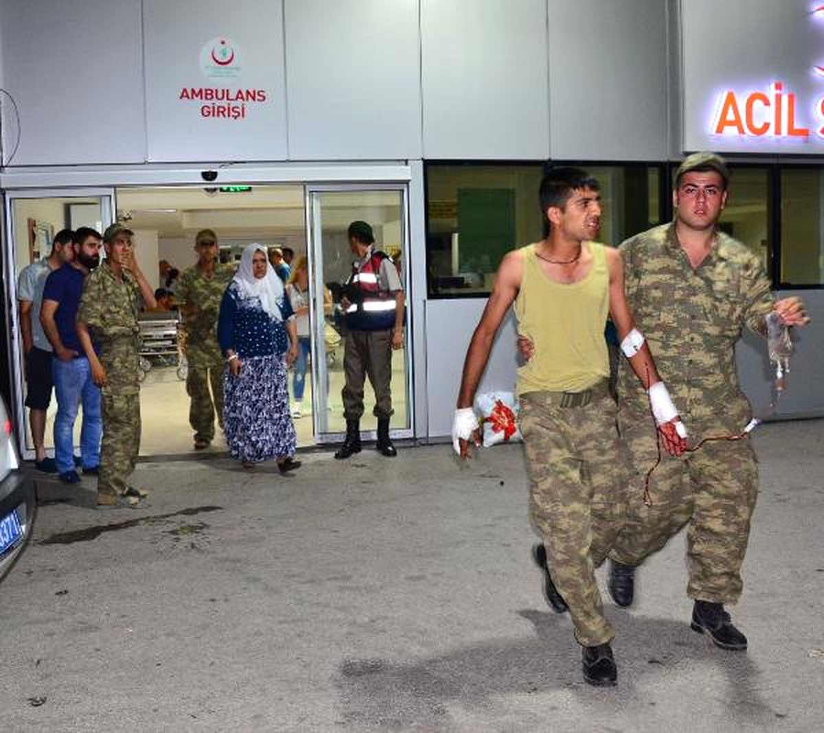 Manisa\'da Kışladaki Gıda Zehirlenmesi Şüphesi