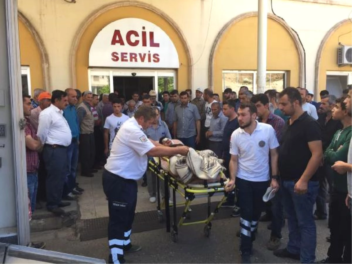 Mardin\'de Tarım İşçilerini Taşıyan İki Kamyonet Çarpıştı: 4 Ölü, 13 Yaralı (3)