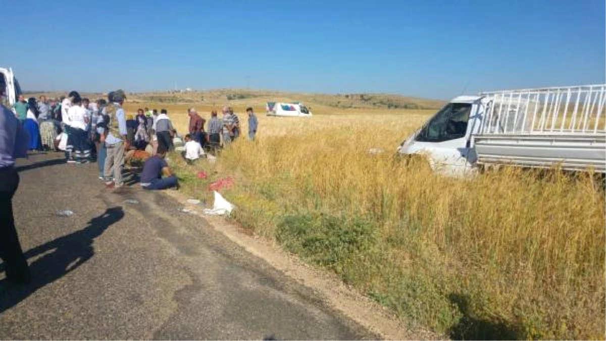 Mardin\'de Tarım İşçilerini Taşıyan Kamyonetler Çarpıştı: 4 Ölü, 13 Yaralı