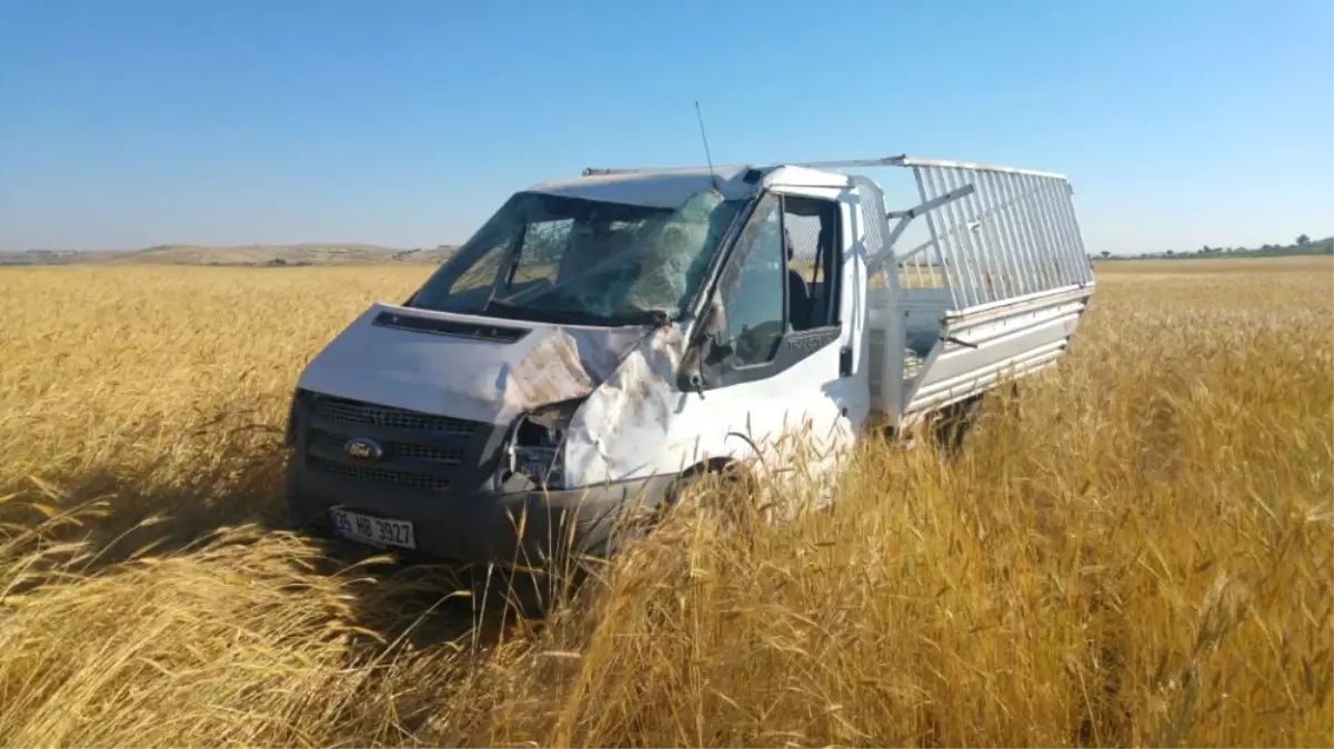 Midyat\'ta Tarım İşçilerini Taşıyan Kamyonetler Çarpıştı: 4 Ölü, 13 Yaralı