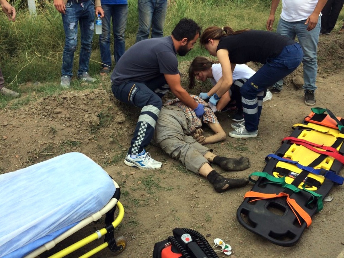 Motosiklet ile Minibüs Kafa Kafaya Çarpıştı: 1 Ölü